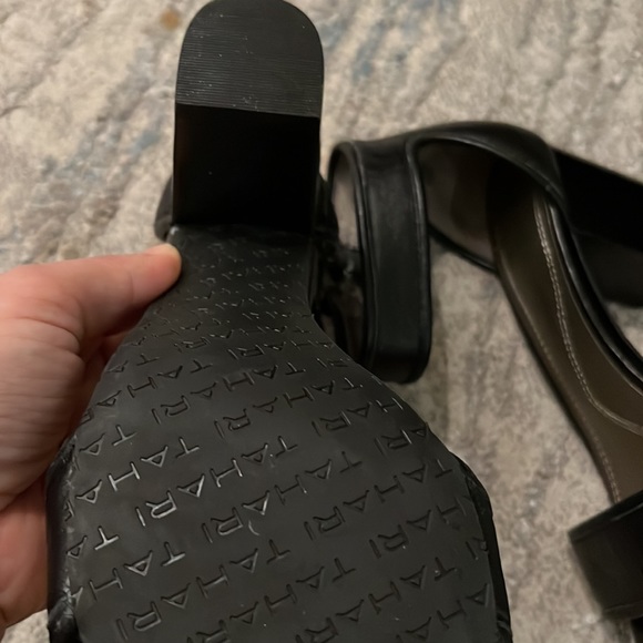 Tahari Adam Ankle Strap Peep Toe Black Leather Size 6.5 - Picture 7 of 10